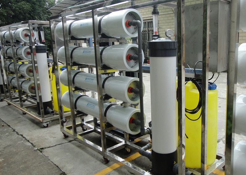 Manufacturer Chemical Dosing System Mineral Bottle Water Treatment Plant (4000L/H)