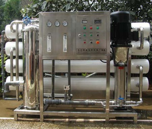 Manufacturer Chemical Dosing System Mineral Bottle Water Treatment Plant (4000L/H)